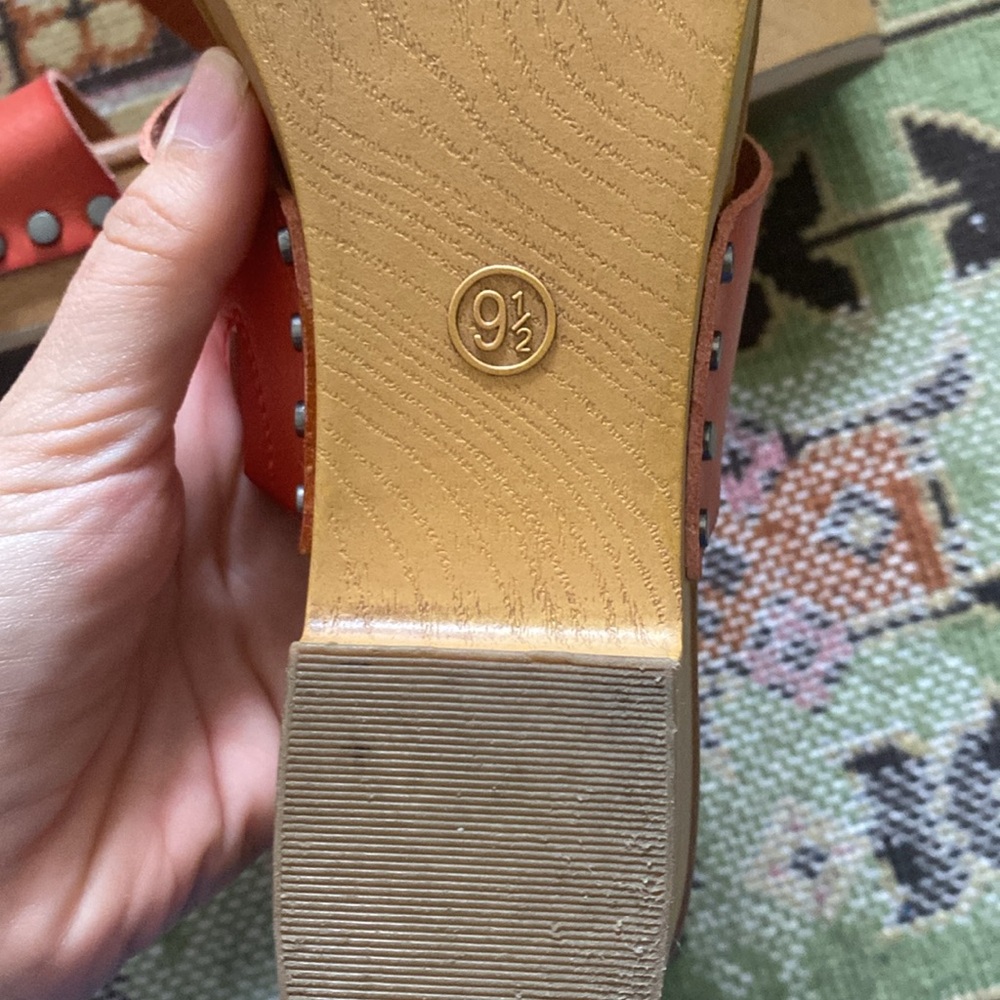 Universal Thread clog sandals - Picture 3 of 4